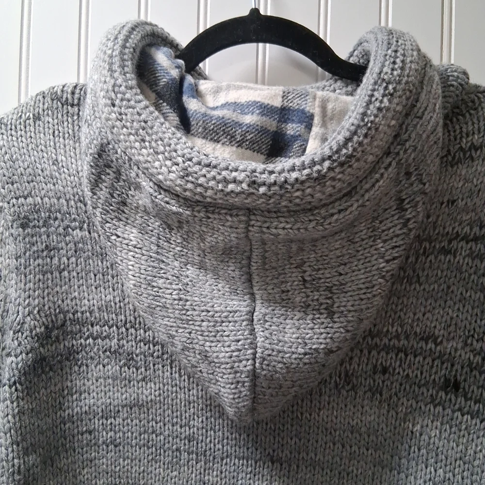 Men's Gray Cable Knit Sweater with Button Detail - Picture 5 of 16